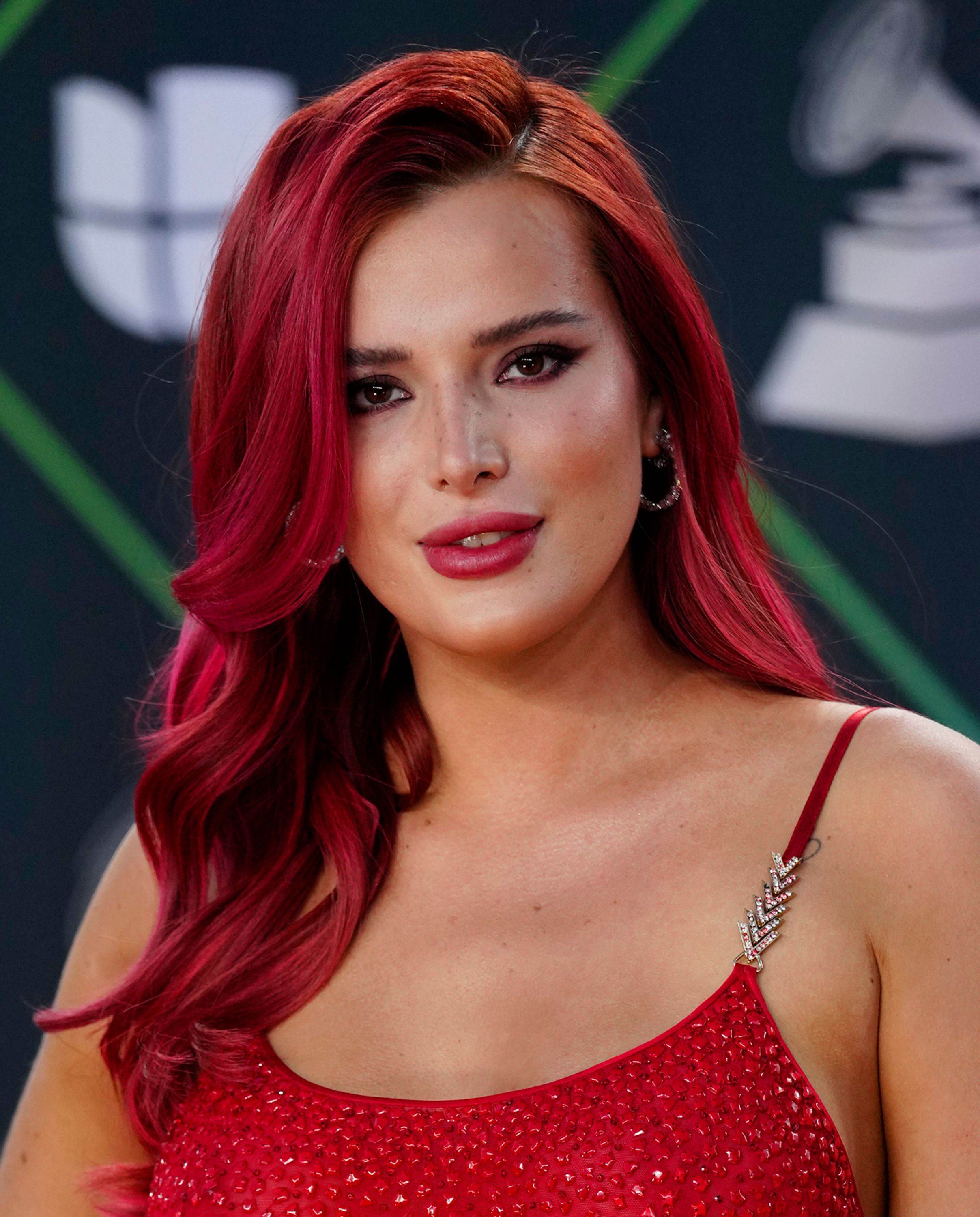 bellathornedaily_latingrammys_redcarpet_281029.jpg bellathornedaily_latingrammys_redcarpet_281029.jpg