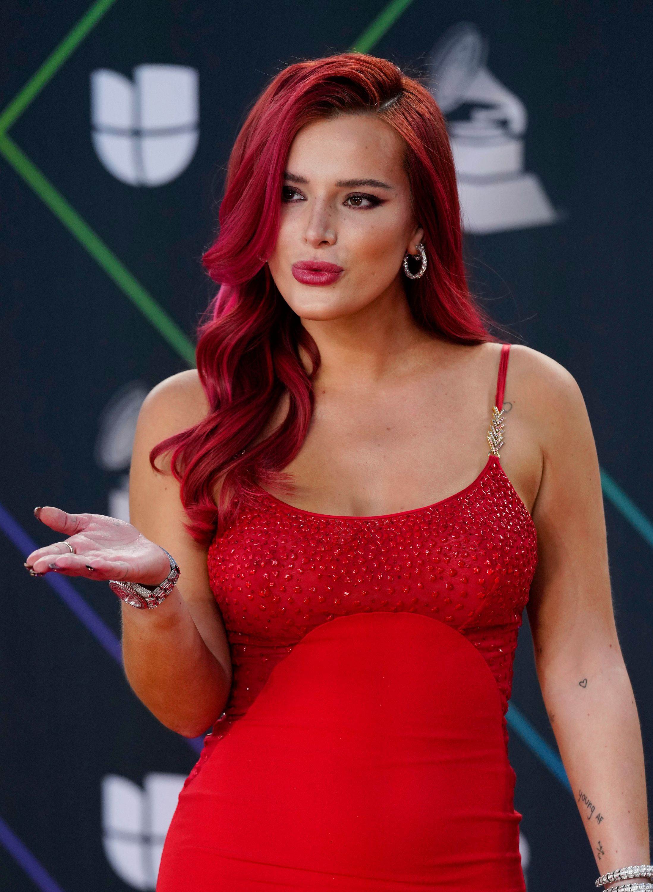 bellathornedaily_latingrammys_redcarpet_28929.jpg bellathornedaily_latingrammys_redcarpet_28929.jpg