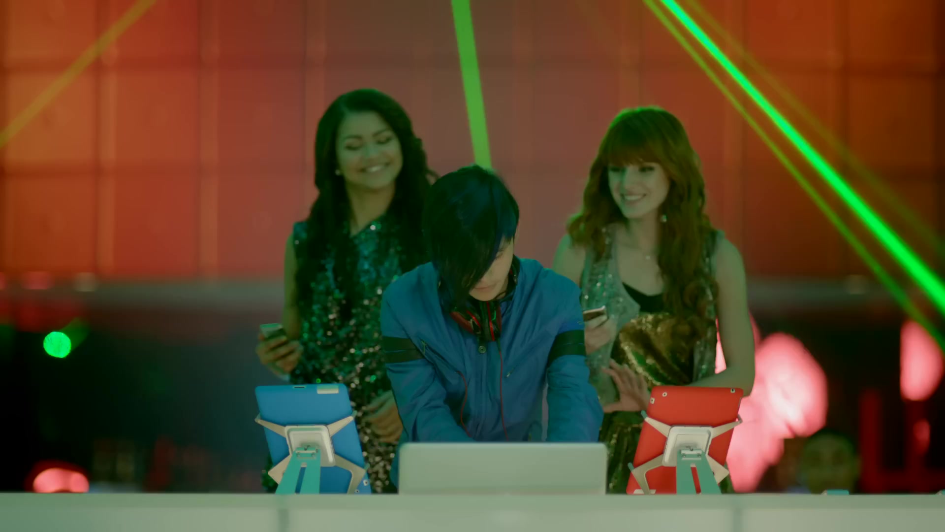bellathornedaily_somethingtodancefor_ttylxox_mashup_mv_000001.jpg bellathornedaily_somethingtodancefor_ttylxox_mashup_mv_000001.jpg