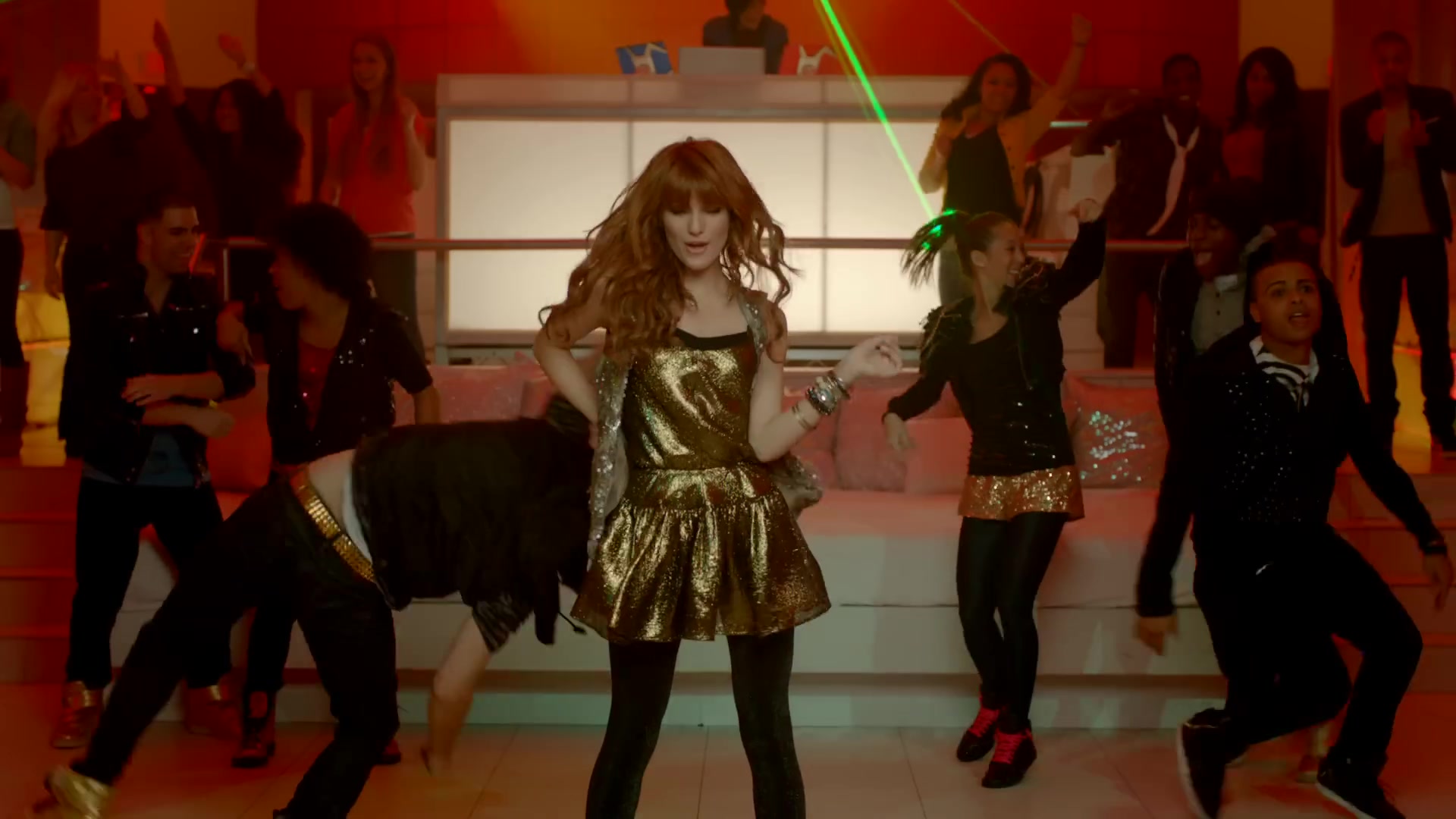 bellathornedaily_somethingtodancefor_ttylxox_mashup_mv_000073.jpg bellathornedaily_somethingtodancefor_ttylxox_mashup_mv_000073.jpg