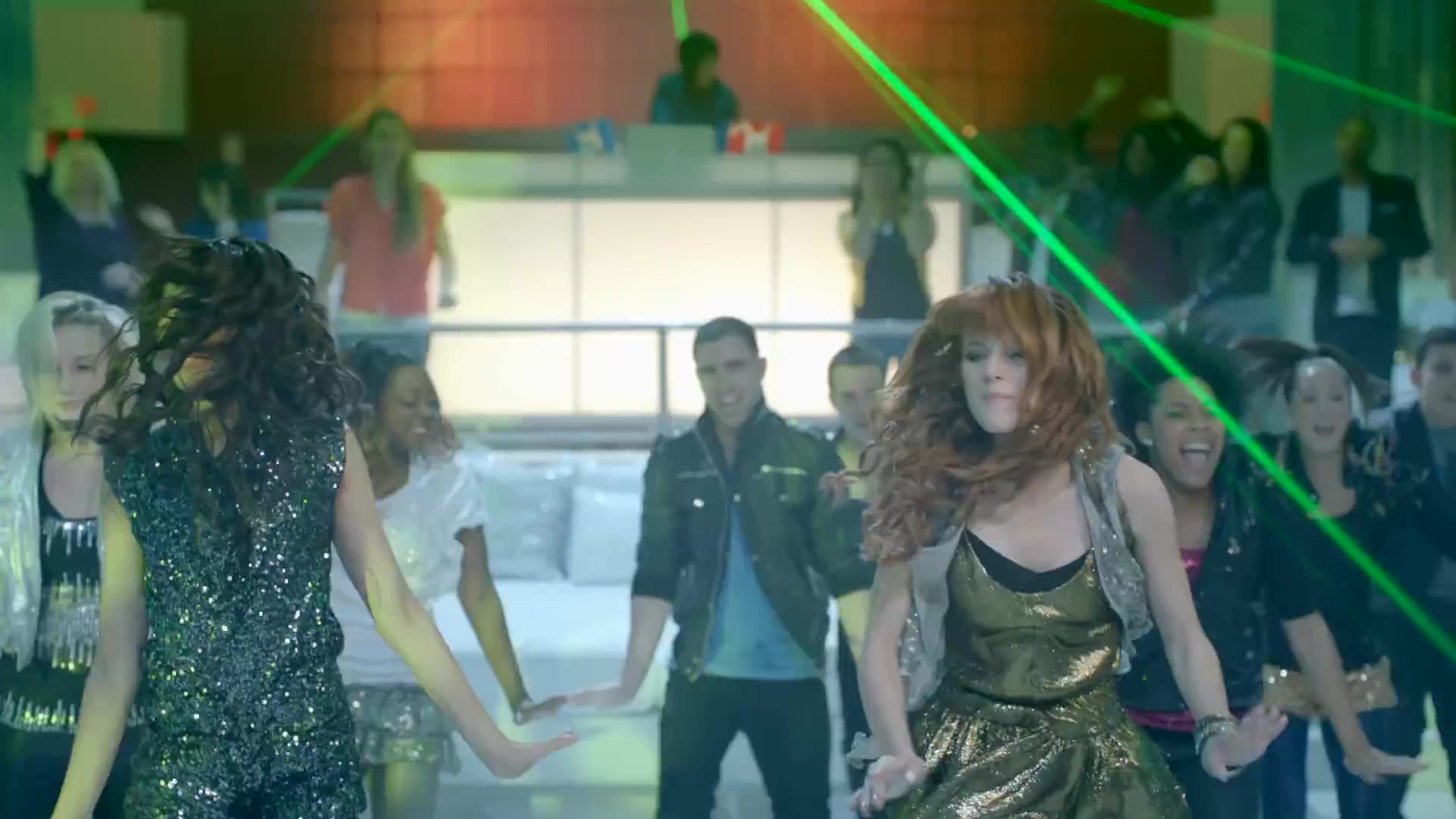 bellathornedaily_somethingtodancefor_ttylxox_mashup_mv_000114.jpg bellathornedaily_somethingtodancefor_ttylxox_mashup_mv_000114.jpg