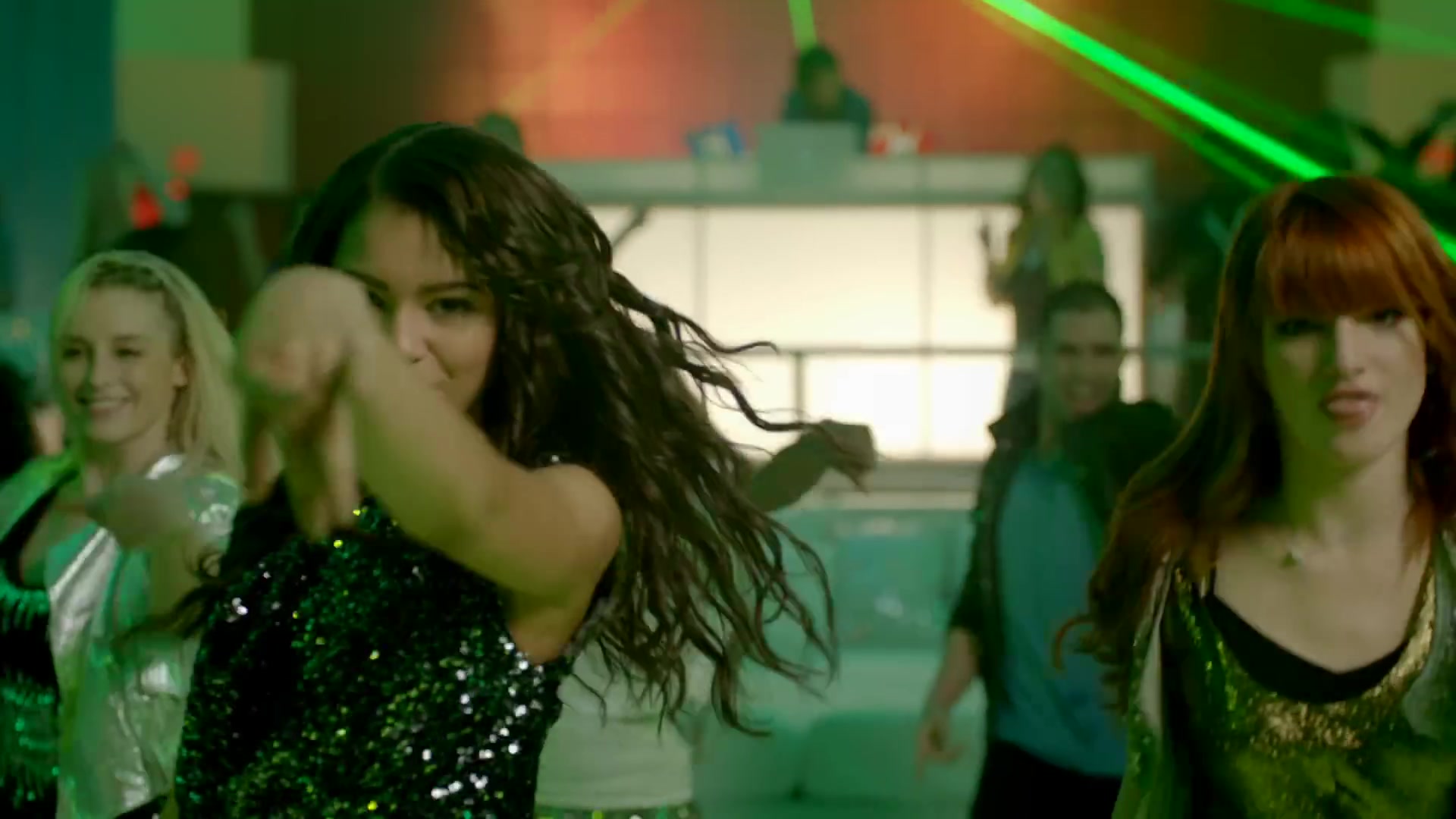 bellathornedaily_somethingtodancefor_ttylxox_mashup_mv_000123.jpg bellathornedaily_somethingtodancefor_ttylxox_mashup_mv_000123.jpg