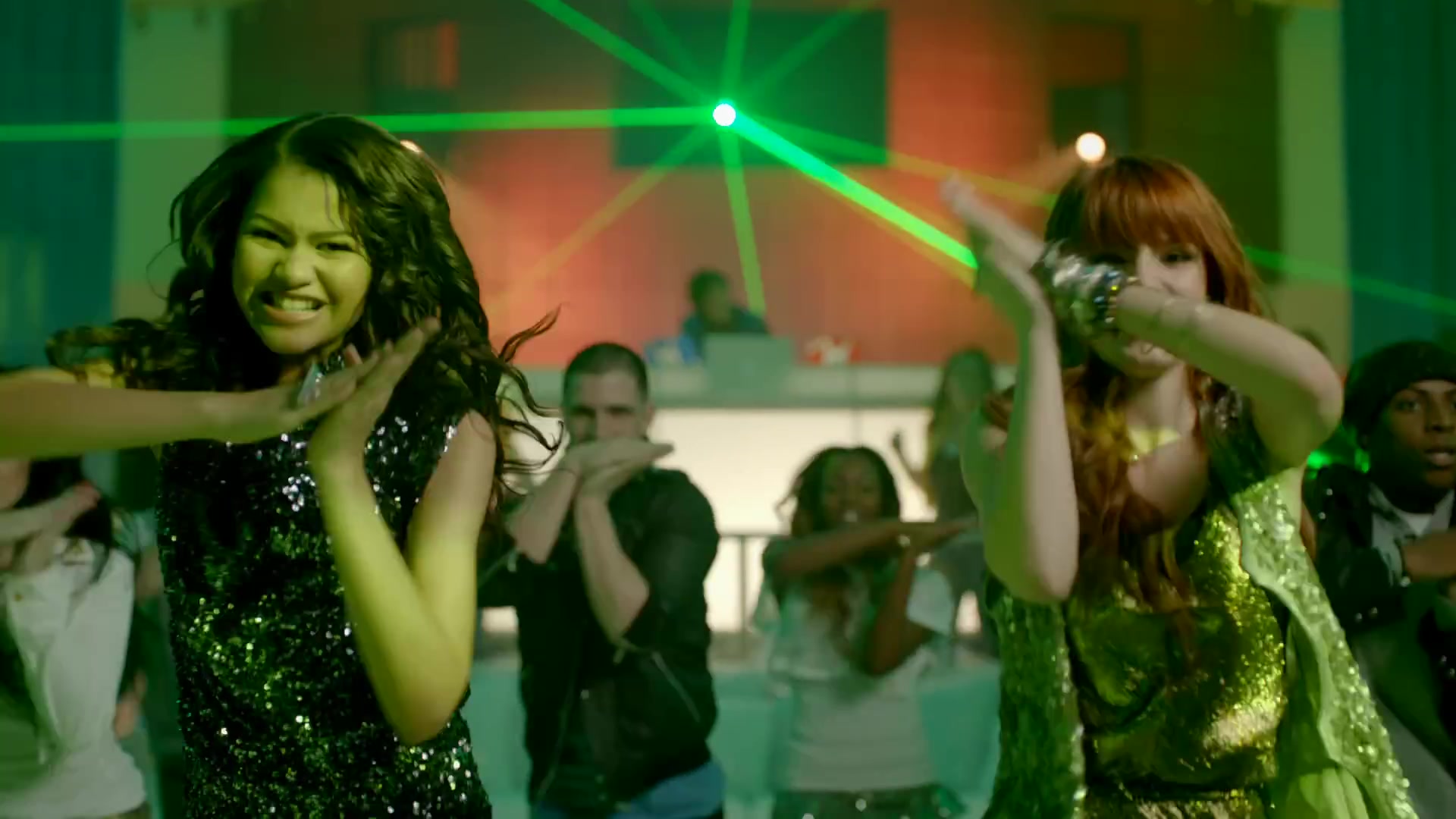 bellathornedaily_somethingtodancefor_ttylxox_mashup_mv_000135.jpg bellathornedaily_somethingtodancefor_ttylxox_mashup_mv_000135.jpg