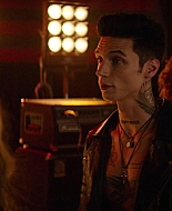 Paradise_City_2021_S01E01_1080p_BTD_003929.jpg