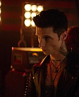 Paradise_City_2021_S01E01_1080p_BTD_003964.jpg