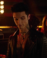 Paradise_City_2021_S01E01_1080p_BTD_003995.jpg