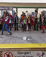 Shake_It_Up_S01E01_1080p_BTD_000109.jpg