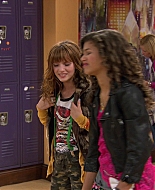 Shake_It_Up_S01E01_1080p_BTD_000787.jpg