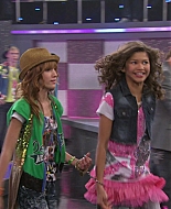 Shake_It_Up_S01E01_1080p_BTD_002895.jpg