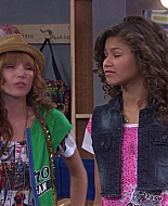 Shake_It_Up_S01E01_1080p_BTD_002915.jpg