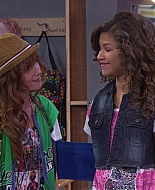 Shake_It_Up_S01E01_1080p_BTD_002936.jpg