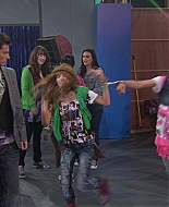 Shake_It_Up_S01E01_1080p_BTD_002974.jpg