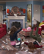 Shake_It_Up_S01E02_1080p_BTD_000561.jpg