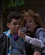 Shake_It_Up_S01E02_1080p_BTD_001090.jpg
