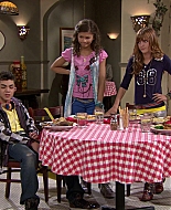 Shake_It_Up_S01E02_1080p_BTD_002193.jpg