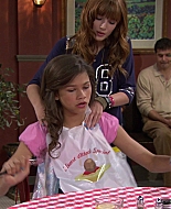 Shake_It_Up_S01E02_1080p_BTD_002337.jpg