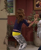 Shake_It_Up_S01E02_1080p_BTD_002501.jpg