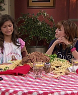 Shake_It_Up_S01E02_1080p_BTD_002690.jpg