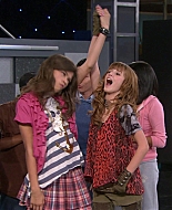 Shake_It_Up_S01E03_1080p_BTD_000902.jpg