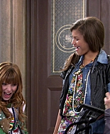 Shake_It_Up_S01E03_1080p_BTD_001525.jpg