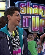 Shake_It_Up_S01E03_1080p_BTD_001877.jpg