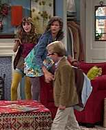 Shake_It_Up_S01E04_1080p_BTD_001070.jpg