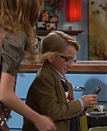 Shake_It_Up_S01E04_1080p_BTD_001236.jpg
