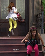 Shake_It_Up_S01E05_1080p_BTD_000555.jpg