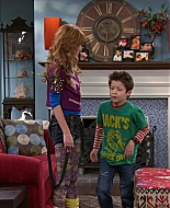 Shake_It_Up_S01E05_1080p_BTD_001910.jpg