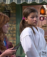 Shake_It_Up_S01E05_1080p_BTD_002193.jpg