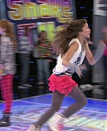 Shake_It_Up_S01E06_1080p_BTD_000949.jpg