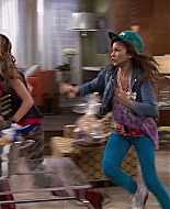 Shake_It_Up_S01E06_1080p_BTD_001701.jpg