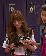 Shake_It_Up_S01E06_1080p_BTD_002516.jpg