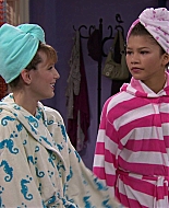 Shake_It_Up_S01E07_1080p_BTD_000931.jpg