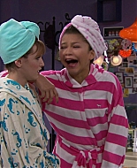 Shake_It_Up_S01E07_1080p_BTD_000938.jpg