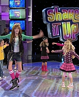 Shake_It_Up_S01E13_1080p_BTD_001150.jpg