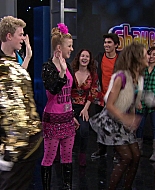 Shake_It_Up_S01E17_1080p_BTD_000080.jpg