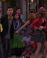 Shake_It_Up_S01E19_1080p_002435.jpg