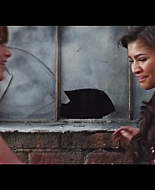 bellathornedaily_Watchme_shakeitup_mv_000013.jpg