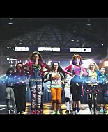 bellathornedaily_Watchme_shakeitup_mv_000079.jpg
