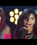 bellathornedaily_Watchme_shakeitup_mv_000093.jpg