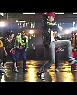 bellathornedaily_Watchme_shakeitup_mv_000094.jpg