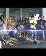 bellathornedaily_Watchme_shakeitup_mv_000096.jpg