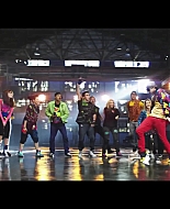 bellathornedaily_Watchme_shakeitup_mv_000105.jpg