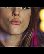 bellathornedaily_Watchme_shakeitup_mv_000111.jpg