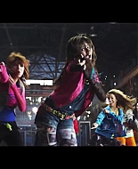 bellathornedaily_Watchme_shakeitup_mv_000138.jpg