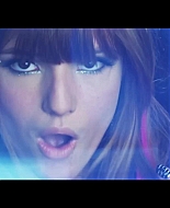 bellathornedaily_Watchme_shakeitup_mv_000146.jpg