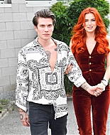 bellathornedaily_efronfashion_fw_milan_outside_28729.jpg