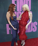 bellathornedaily_findyourfriendslapremiere_arrivals_288629.jpg