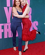 bellathornedaily_findyourfriendslapremiere_arrivals_289929.jpg